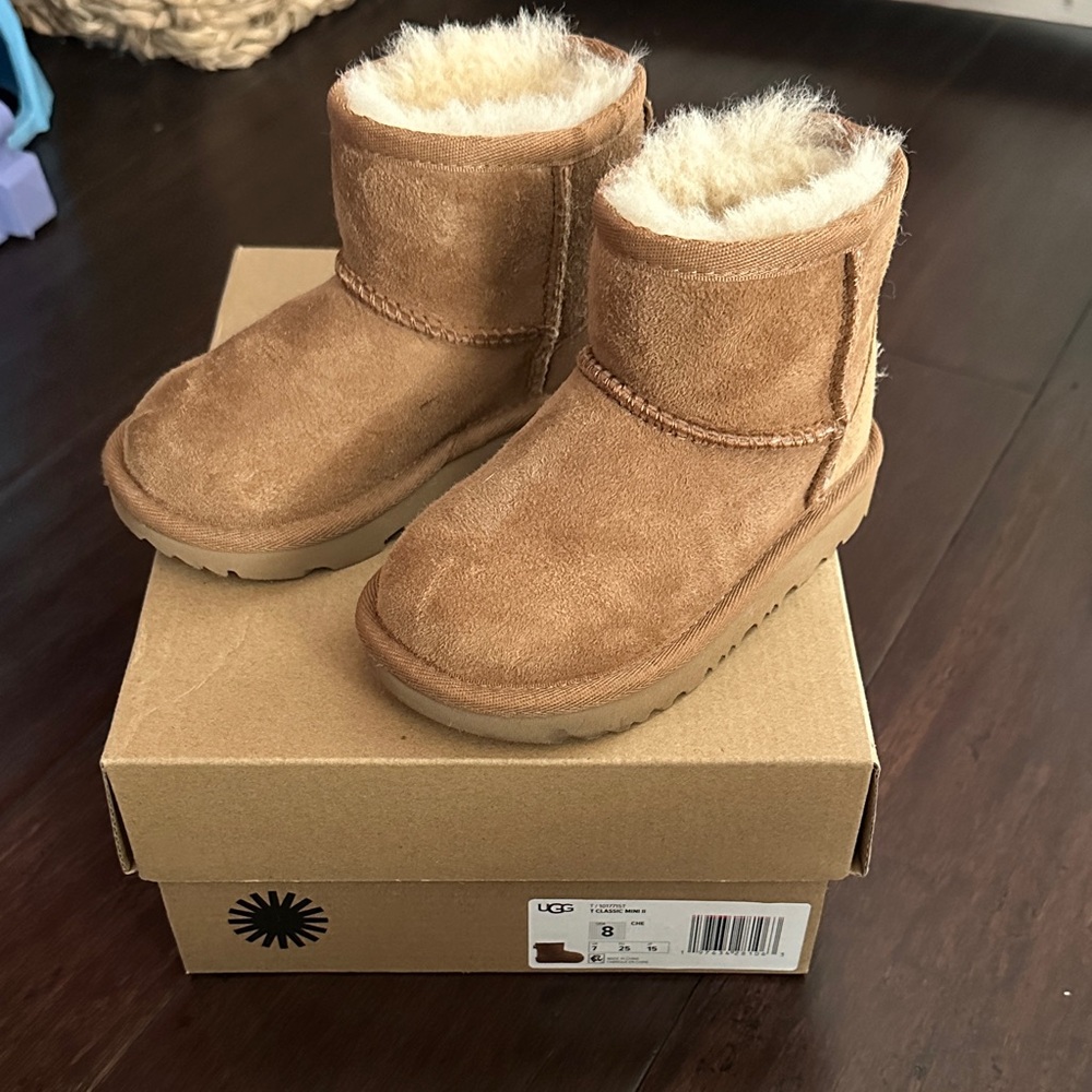 Ugg Classic Mini Toddler girl size 8 Chestnut
